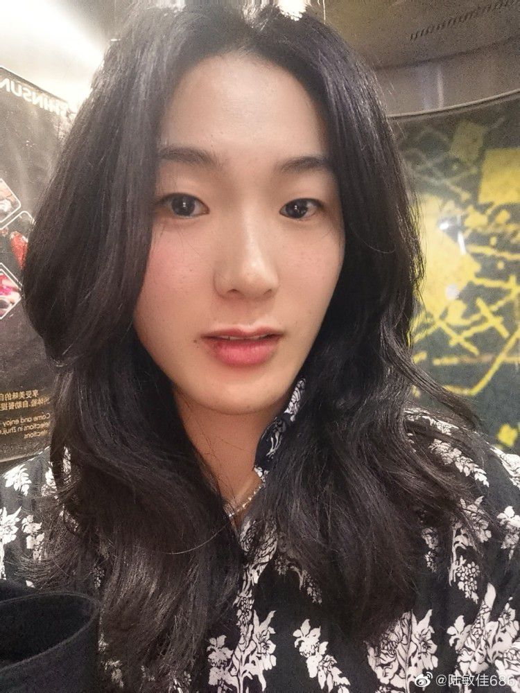 费可欣被叶辰的态度忽悠瘸了。